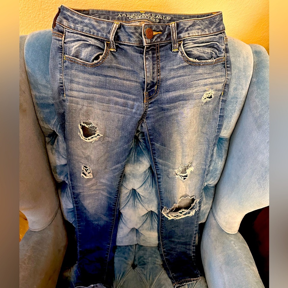 American Eagle Outfitters Size 6 Distressed Jeggings